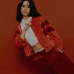 Manu Gavassi Instagram – X FILA

Muito orgulho em falar que estou estrelando a nova campanha dessa marca que gosto tanto! Inspirado na herança clássica italiana da FILA, o novo chunky da marca é pensado para as mulheres criarem suas próprias versões e se tornarem protagonistas das histórias que escrevem. Pois bem, me identifico. 😉

Confira todos os detalhes de TORMO em fila.com.br