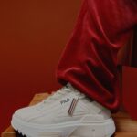 Manu Gavassi Instagram – X FILA

Muito orgulho em falar que estou estrelando a nova campanha dessa marca que gosto tanto! Inspirado na herança clássica italiana da FILA, o novo chunky da marca é pensado para as mulheres criarem suas próprias versões e se tornarem protagonistas das histórias que escrevem. Pois bem, me identifico. 😉

Confira todos os detalhes de TORMO em fila.com.br