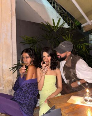 Manu Gavassi Instagram - É aceitável post de aniversário atrasado? Fiz 31 anos faz mais de um mês! E confesso que esqueci que tinha essas fotos aqui desse dia improvisado e delicioso ❤️ pessoas amadas que me ligaram perguntando “Vai fazer o que hoje?!” E aí fizemos. Amo vocês e amei esse dia.