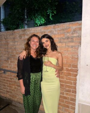 Manu Gavassi Instagram - É aceitável post de aniversário atrasado? Fiz 31 anos faz mais de um mês! E confesso que esqueci que tinha essas fotos aqui desse dia improvisado e delicioso ❤️ pessoas amadas que me ligaram perguntando “Vai fazer o que hoje?!” E aí fizemos. Amo vocês e amei esse dia.