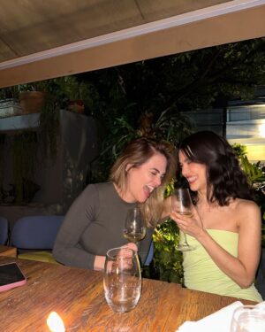 Manu Gavassi Instagram - É aceitável post de aniversário atrasado? Fiz 31 anos faz mais de um mês! E confesso que esqueci que tinha essas fotos aqui desse dia improvisado e delicioso ❤️ pessoas amadas que me ligaram perguntando “Vai fazer o que hoje?!” E aí fizemos. Amo vocês e amei esse dia.