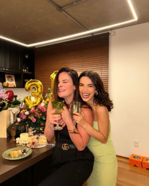Manu Gavassi Instagram - É aceitável post de aniversário atrasado? Fiz 31 anos faz mais de um mês! E confesso que esqueci que tinha essas fotos aqui desse dia improvisado e delicioso ❤️ pessoas amadas que me ligaram perguntando “Vai fazer o que hoje?!” E aí fizemos. Amo vocês e amei esse dia.