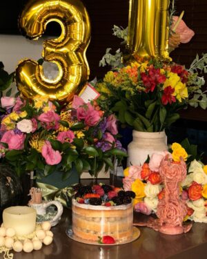 Manu Gavassi Instagram - É aceitável post de aniversário atrasado? Fiz 31 anos faz mais de um mês! E confesso que esqueci que tinha essas fotos aqui desse dia improvisado e delicioso ❤️ pessoas amadas que me ligaram perguntando “Vai fazer o que hoje?!” E aí fizemos. Amo vocês e amei esse dia.
