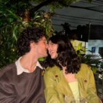 Manu Gavassi Instagram - É aceitável post de aniversário atrasado? Fiz 31 anos faz mais de um mês! E confesso que esqueci que tinha essas fotos aqui desse dia improvisado e delicioso ❤️ pessoas amadas que me ligaram perguntando “Vai fazer o que hoje?!” E aí fizemos. Amo vocês e amei esse dia.