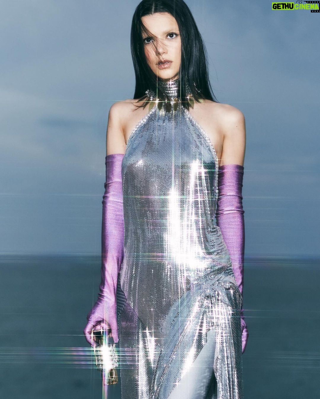 Manu Gavassi Instagram - Aliens também pulam Carnaval. E eu posso provar! 👽 @rabanne #rabanneparfums #famebyrabanne #BaileDaVogue2024