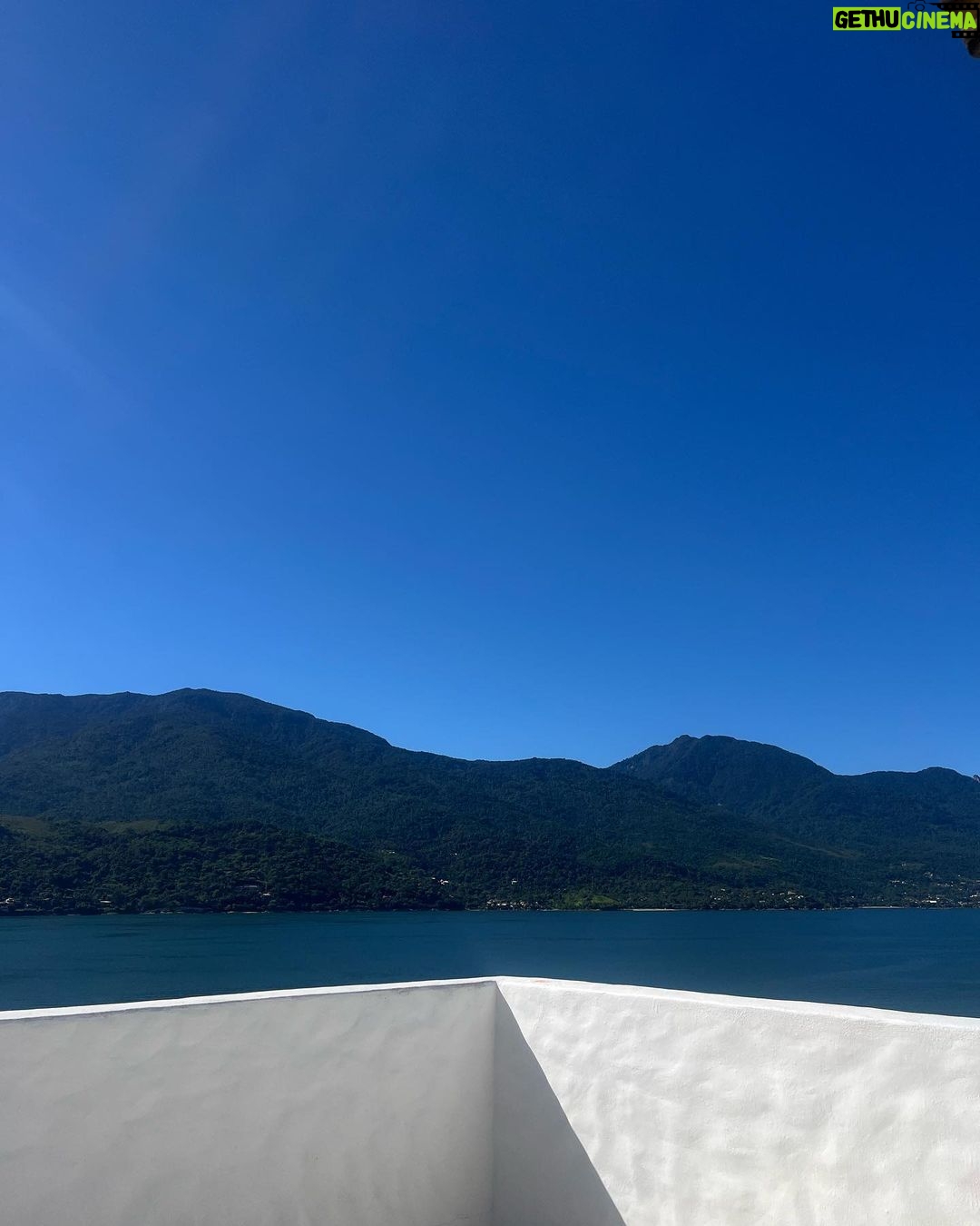 Manu Gavassi Instagram - Obrigada @miradourohotel por um dia de gravação e um dia de irmãs que curtem o verão e discutem o tempo de vida das cigarras que aliás vivem 17 anos. ☀️