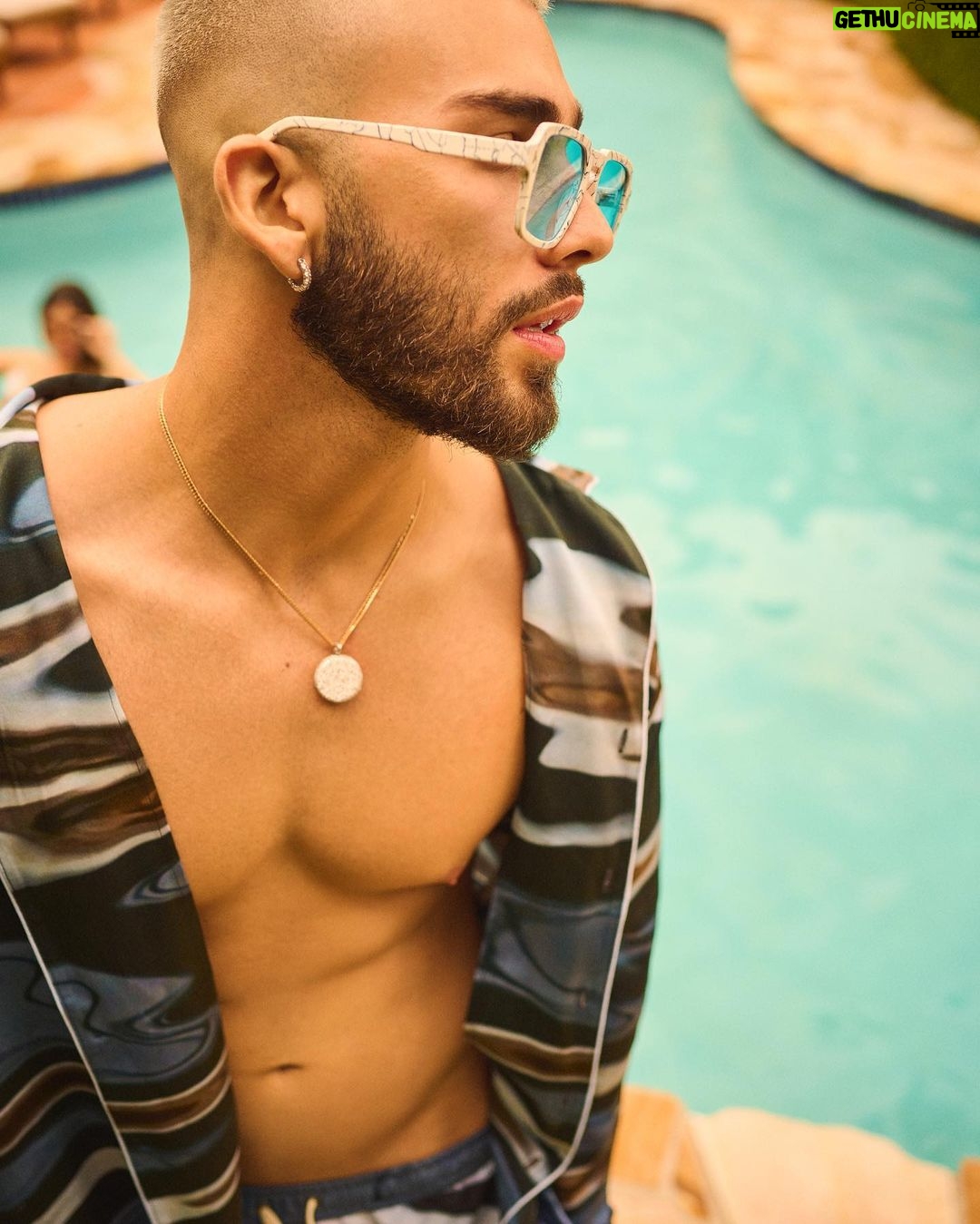 Manuel Turizo Instagram - Con las @hawkersco de Turizo siempre 🕶