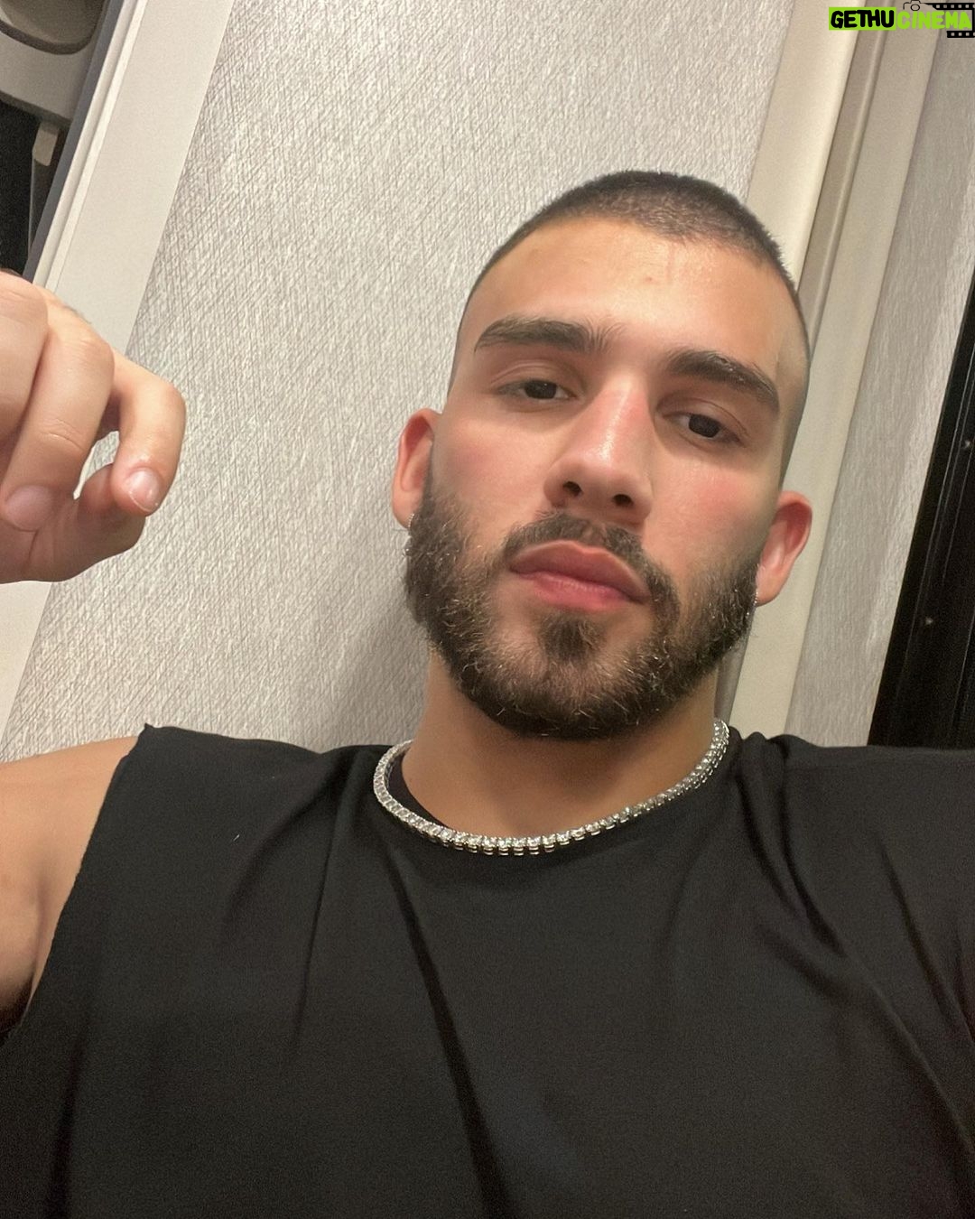 Manuel Turizo Instagram - Esta semana salimos en tres temas nuevos pa que deleites tus oídos esta tarde de Domingo y hoy es la última noche de el tour en El Paso Texas mi gente ya los veoo👌🏽