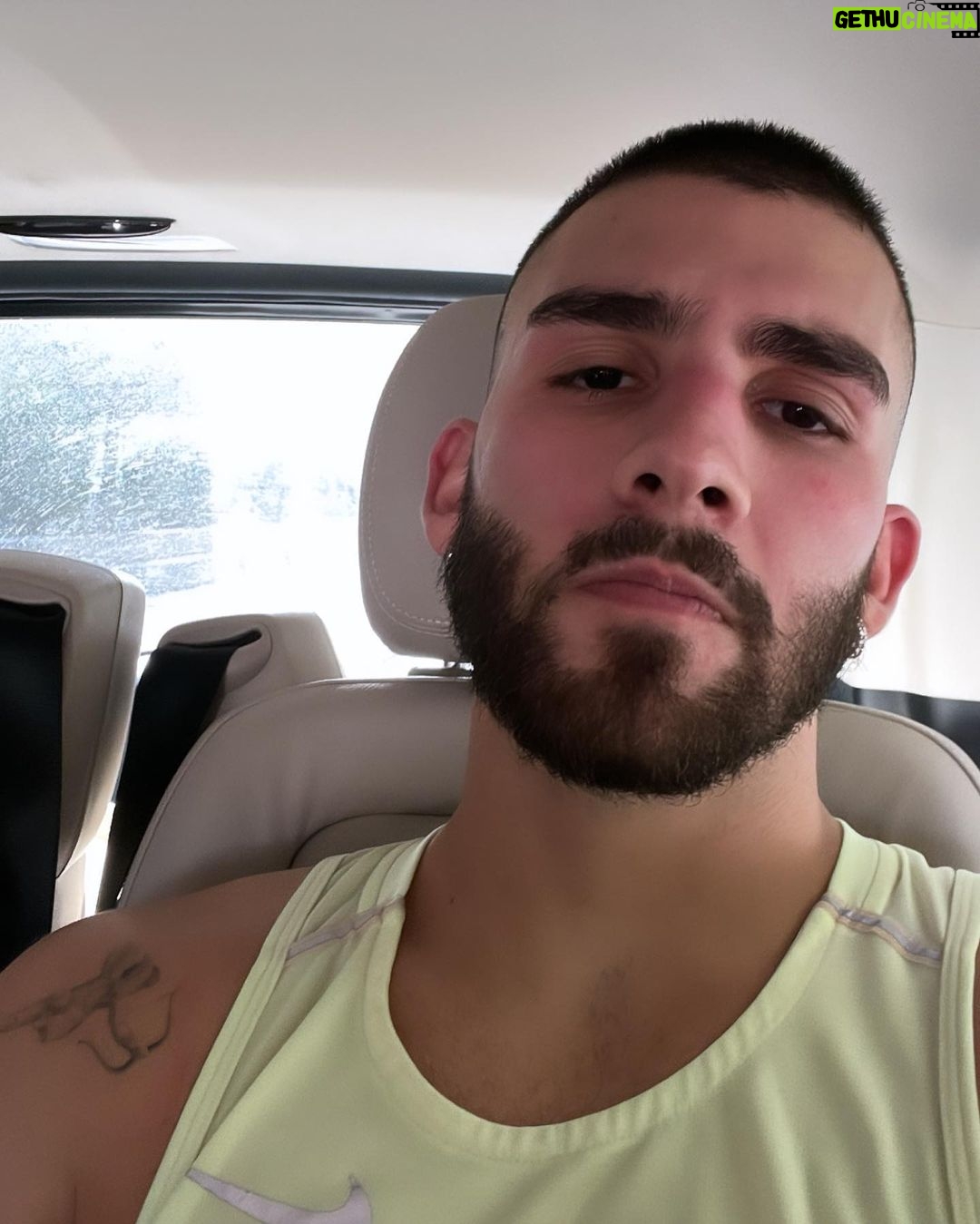 Manuel Turizo Instagram - 2 días en Madrid pa recoger un encarguito antes de seguir la gira ☕️