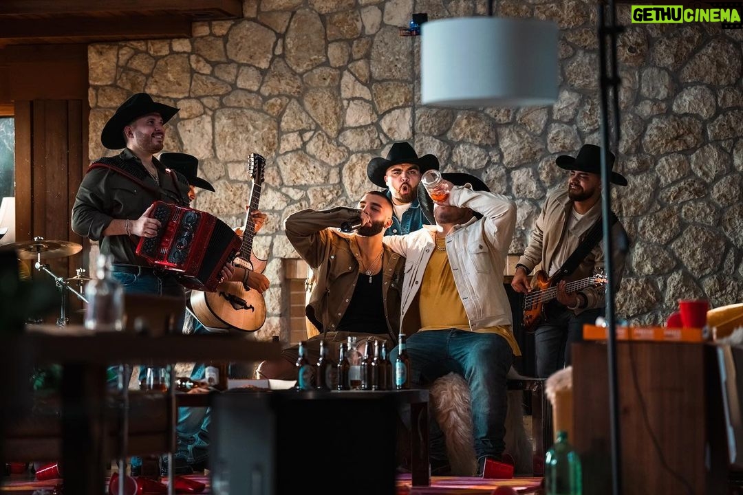 Manuel Turizo Instagram - Terapia grupal pa el despecho