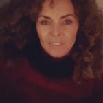 Manuela Lopez Instagram – Dernier week-end concours de Noël 🎄🎁📕🎄thème de la plus jolie photo ; Plus joli sapin de Noël 🎄Clôture dimanche 19h, Je vous souhaite de très bonnes vacances et de très bonnes fêtes de Noël !! Plein de douceur à vous 🙌🏼 #noel #noelpourtous #cadeau #livre