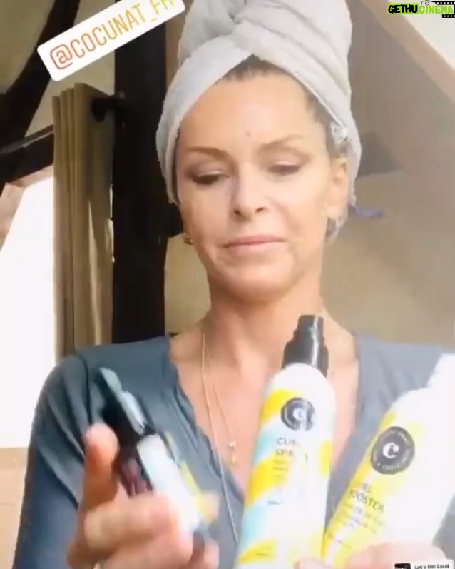 Manuela Lopez Instagram - Après avoir essayé une semaine leurs produits , je valide !! Merci à @cocunat_fr , une marque vegane. Les produits ne contiennent aucun ingrédients toxiques. -La marque a vu le jour car la maman de créatrice faisait de fortes allergies aux ingrédients toxiques que contenaient les cosmétiques traditionnels. ne teste pas sur les animaux. Une marque Espagnole basée à Barcelone. -Tous les produits sont formulés et conçus en Espagne par une équipe de 30 femmes. Et surtout super résultats ! Merci encore !! #beauxcheveux #cheveuxboucles