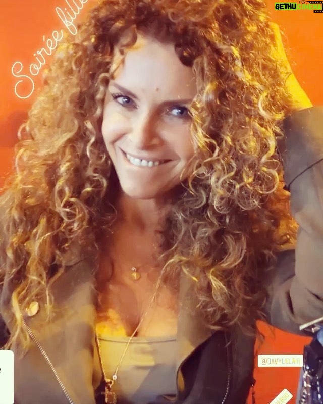 Manuela Lopez Instagram - #soireefilles #soiree #tøp 🤪🤣🥰 Bar La Taberna