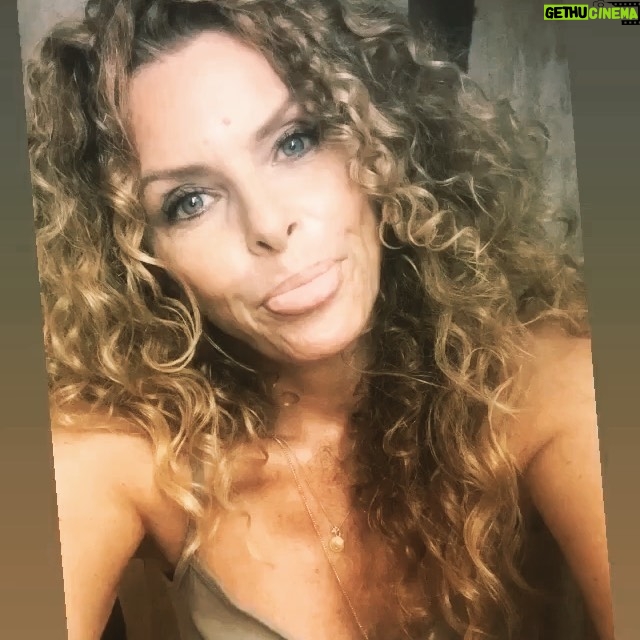 Manuela Lopez Instagram - 🤪#humeurdujour 💋#jaime