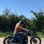 Manuela Lopez Instagram – Retrouver sa moto … que du bonheur ! 🥳🤪 #moto #balades #bonheur