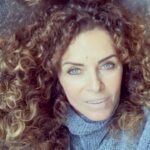 Manuela Lopez Instagram - On se voit bientôt 💋🥰🙏#promo #livre #michellafon #cacommenceaujourdhui #faustinebollaert