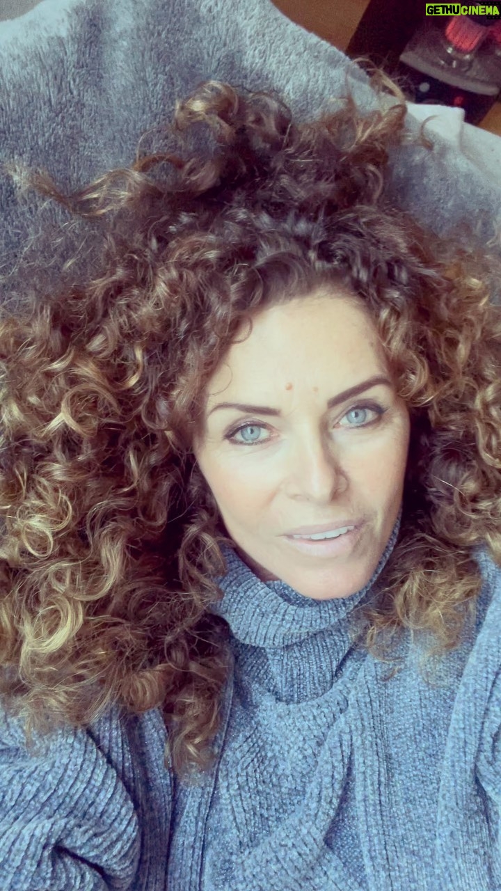 Manuela Lopez - 1.7K Likes - On se voit bientôt 💋🥰🙏#promo #livre #michellafon #cacommenceaujourdhui #faustinebollaert