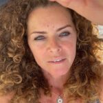 Manuela Lopez Instagram - Besoin de vos jolies ondes… 🙏🧿🙏