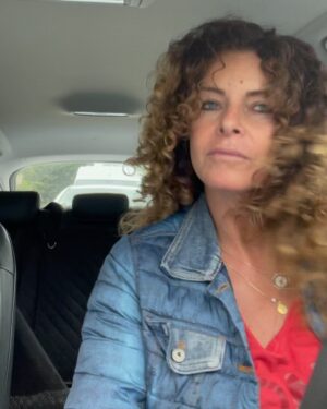 Manuela Lopez Instagram - Je vais bien.. merci à vous pour  vos petits messages.. Et vous la vie ? Vous la prenez comment ? Prenez soin de vous et de vivre le meilleur 😘🙏🙌🏼