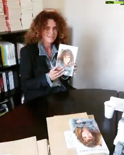 Manuela Lopez - 1.7K Likes - Ça y est !!! ..... enfin ... pour vous ... Tellement heureuse de pouvoir partager ce moment .. Ce bout de vie et d’expériences fortes qui font de nous ce que l’on est aujourd’hui.. Merci à tous et j’espère qu’il vous fera du bien .. « TAKO-TSUBO TU AS BRISÉ MON CŒUR » Sortie ce jeudi 3 juin 2021.. #partage #livre Merci @editionsmichellafon pour la confiance, le partage et la bienveillance et nos rires et sourires🙏🙏 Merci Margaux ❤️Merci Maïté 🙏Merci Sylvie 🙏Merci Monsieur Michel Lafon🙏de m’avoir donné cette jolie chance 🙏 et merci à mes amis et les jolies rencontres qui se reconnaîtront 😘🙏🥰
