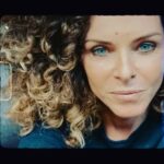 Manuela Lopez Instagram - Coucou tout le monde , je voulais vous remercier pour tout vos messages de soutien 🙏🙏ça me touche beaucoup 😘😘- Des news comme promis : petit à petit je me sens mieux, le protocole avance et on attaque dans le sérieux dans une grosse semaine.. J’espère être toute neuve fin août après mes trois semaines de rééducation cardiaque et d’ici là restez branchés .. une tite surprise pour vous 💝💋je vous embrasse fort et surtout soyez prudents et profitez des bons moments, faites qu’ils prennent plus de place dans vos vies et les polluants auront automatiquement moins d’importance .. À très vite 💋des bisous plein de bonnes ondes 🙌🏼