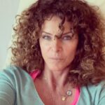 Manuela Lopez Instagram - Coucou à tous ! Des news comme promis ..Désolée pour la coupure mais je repartais en examen , et pour finir je voulais vous souhaiter bon courage pour le confinement, la priorité c’est de prendre soin de nos vies donc on tient ! Des bisous tout plein et encore merci pour vos petits messages et vos bonnes ondes 🙏🎁 courage au personnel soignant un grand Merci à eux 🙏🙏🙏
