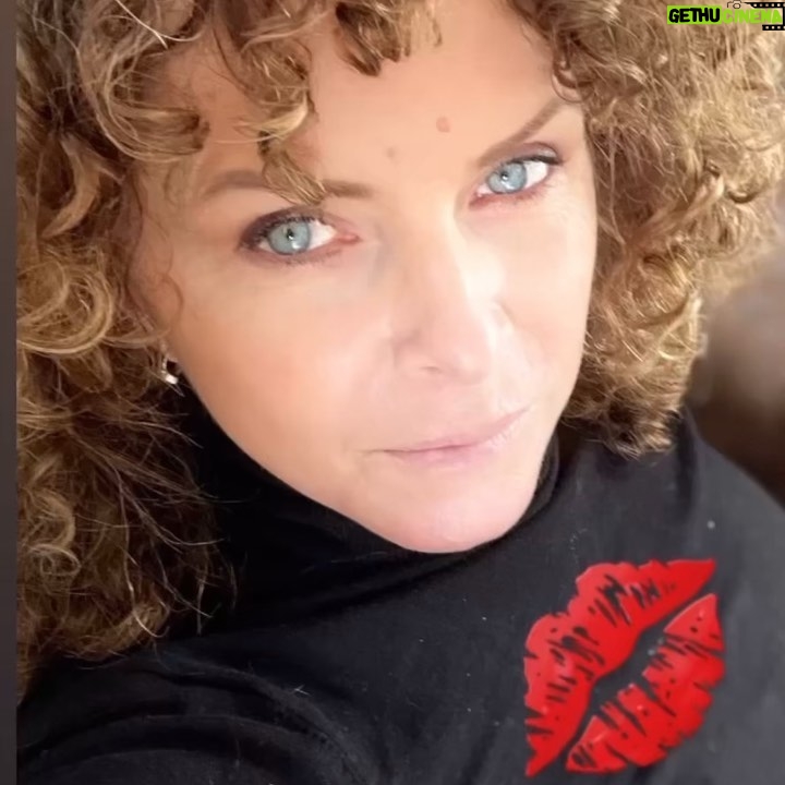 Manuela Lopez Instagram - Doux dimanche... Et n’oubliez pas la méditation guidée ! J’attends vos retours !! Soyez prudents et prenez soin de vous 🙏💋
