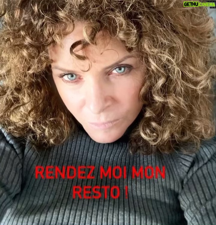 Manuela Lopez - 1.1K Likes - Diversion :2 messages : et autres #metaphores —#subliminal ....Sujet numéro 2: on peut prendre l’avion en long courrier et manger être côte côte dans les transports, être côte à côte dans les supermarchés mais on peut pas aller au restaurant ?? Alors qu’eux proposent une vraie distanciation et de vraies solutions beaucoup plus sécurisées ?????