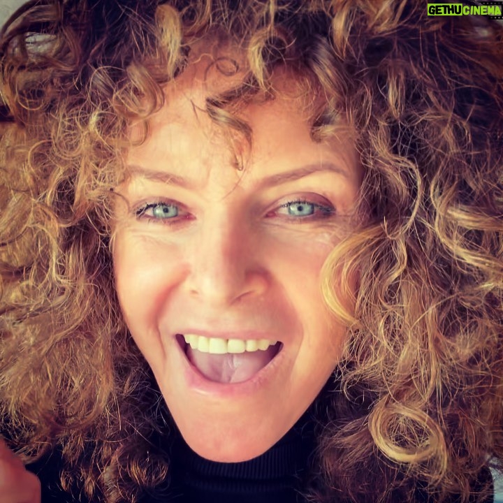 Manuela Lopez - 1.7K Likes - Résolution 2021- Récupérer ma #joiedevivre ! Vivre en accord avec soi même ! #profitez donc bien des dernières diffusions