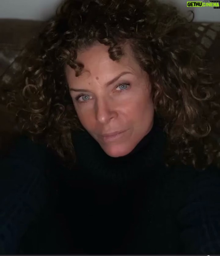 Manuela Lopez - 1.1K Likes - En mode tête au réveil #hibernation #repos # S’arrêter, respirer, prendre le temps, d’analyser et avancer à nouveau en accord avec soi même .