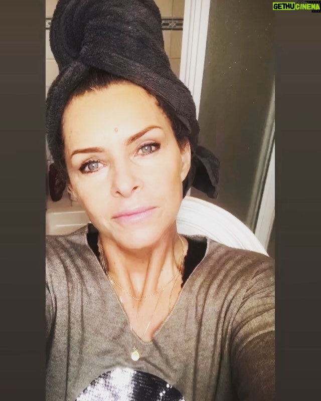 Manuela Lopez Instagram - #bonnesemaine #lookdujour #mood