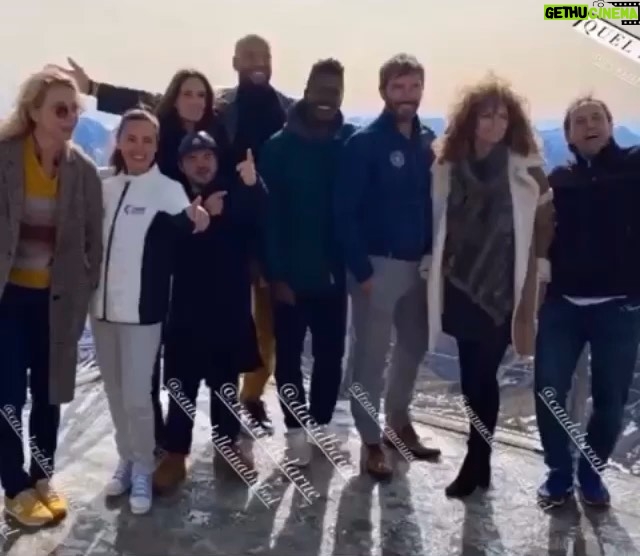 Manuela Lopez Instagram - Merci à toute l’équipe pour ce top week-end ! @ecran_jeunesse ecran_jeunesse @carolerichertofficiel @delphinezentout @candeloroofficiel @francksemonin @marjoriebourgeois @xavierdelarue @alison.g.r @allovtc.vipservices @mathieujabaud Pic du Midi