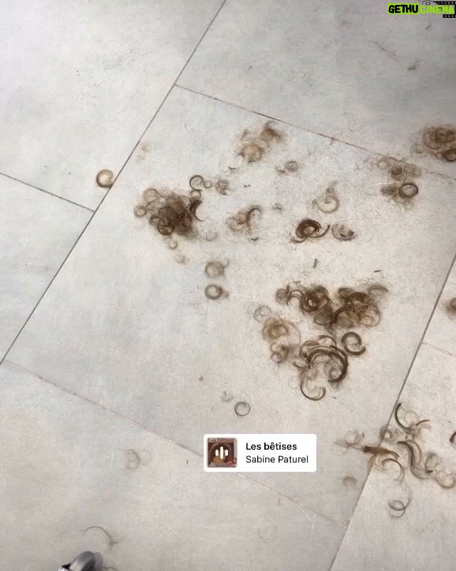 Manuela Lopez Instagram - Je fais c’que j’veux avec mes cheveux !! Parce que je le vaux bien .. #onvitquunefois #pleinedevie