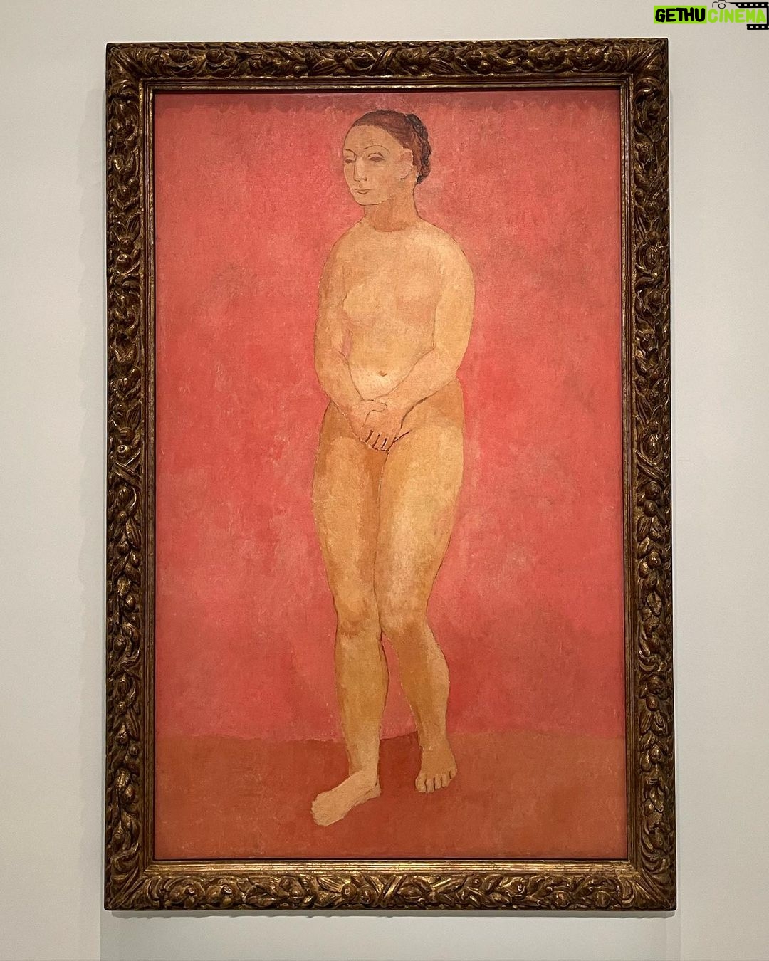 Manuela Velasco Instagram - La luz en el Edificio Sabatini y Picasso 1906. Maravillas. La 3 es El baño de Diana de Corot. Y ojo que han traído a Gertrude del MET. Para no perdérsela. Salir del periodo rosa y a unos pasos el Guernica. Lloro. #picasso1906 #gertrudestein @museoreinasofia
