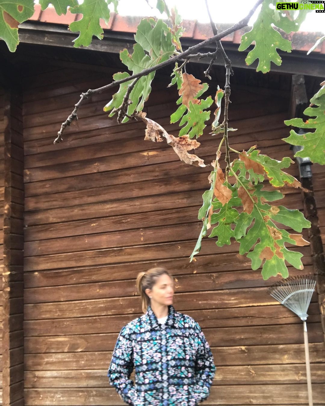 Manuela Velasco Instagram - Terapia @antikbatik_paris Pasi贸n por estas telas, bordados y estampados artesanales. Gracias @ehmoda @elenabeautyalien 馃挊