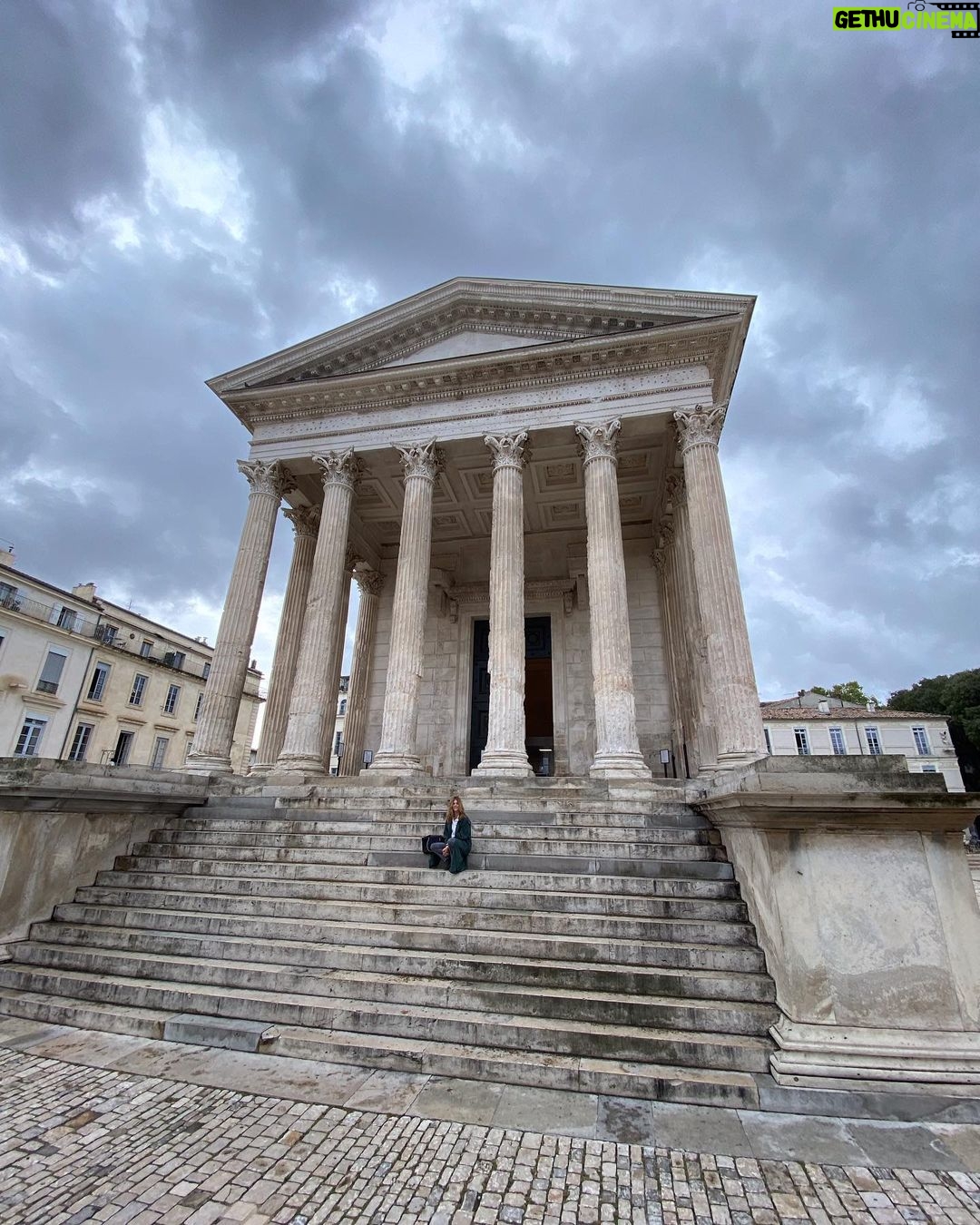 Manuela Velasco Instagram - Ces jours heureux à Nîmes 🇫🇷❤️ #Nîmes #occitanie #surdefrancia #maisoncarrée #lesarenesdenimes #laarenadenimes #torremagna #jardindelafontaine #lecieldenîmes #festivalfilmspagnol Nîmes Centre Ville