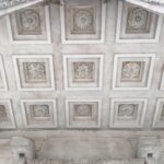 Manuela Velasco Instagram - La Maison carrée. Nîmes. Me está encantando mucho Nîmes. #ordencorintio #temploromano #nîmes La Maison Carré, Nîmes