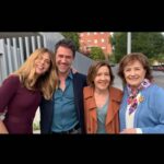 Manuela Velasco Instagram - Estamos encantados del buenísimo recibimiento de #lauraysusmisterios y de la tirria que ya le tenéis a Daniela. Sí, sí, su mujer. #losmisteriosdelaura @la1_tve_ @verandatv