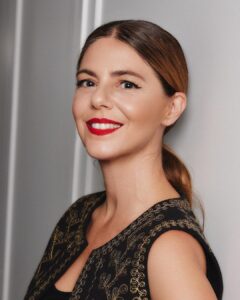 Manuela Velasco Instagram - 💫J’adore @diorbeauty Anoche x @mariagarciamua 💄💋 📸 @carlosvillarejo Conjunto de @antikbatik_paris Gracias @ehmoda
