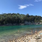 Manuela Velasco Instagram - Las rederas de Santurtzi, el puente Bizkaia “puente colgante” patrimonio de la humanidad (subí a la pasarela, miedito, veeeeeerrrrrtigoooooooo 🌀las vistas espectaculares), la Bahía de Plentzia. Todo se puede visitar en metro y cercanías desde Bilbao. ¡Qué maravilla! ¡Qué enamoramiento de esta tierra! #bilbao #bizkaia #santurtzi #muraldelasrederas #mosaico #jonmao #getxo #portugalete #plentzia #puentebizkaia #puentecolgante