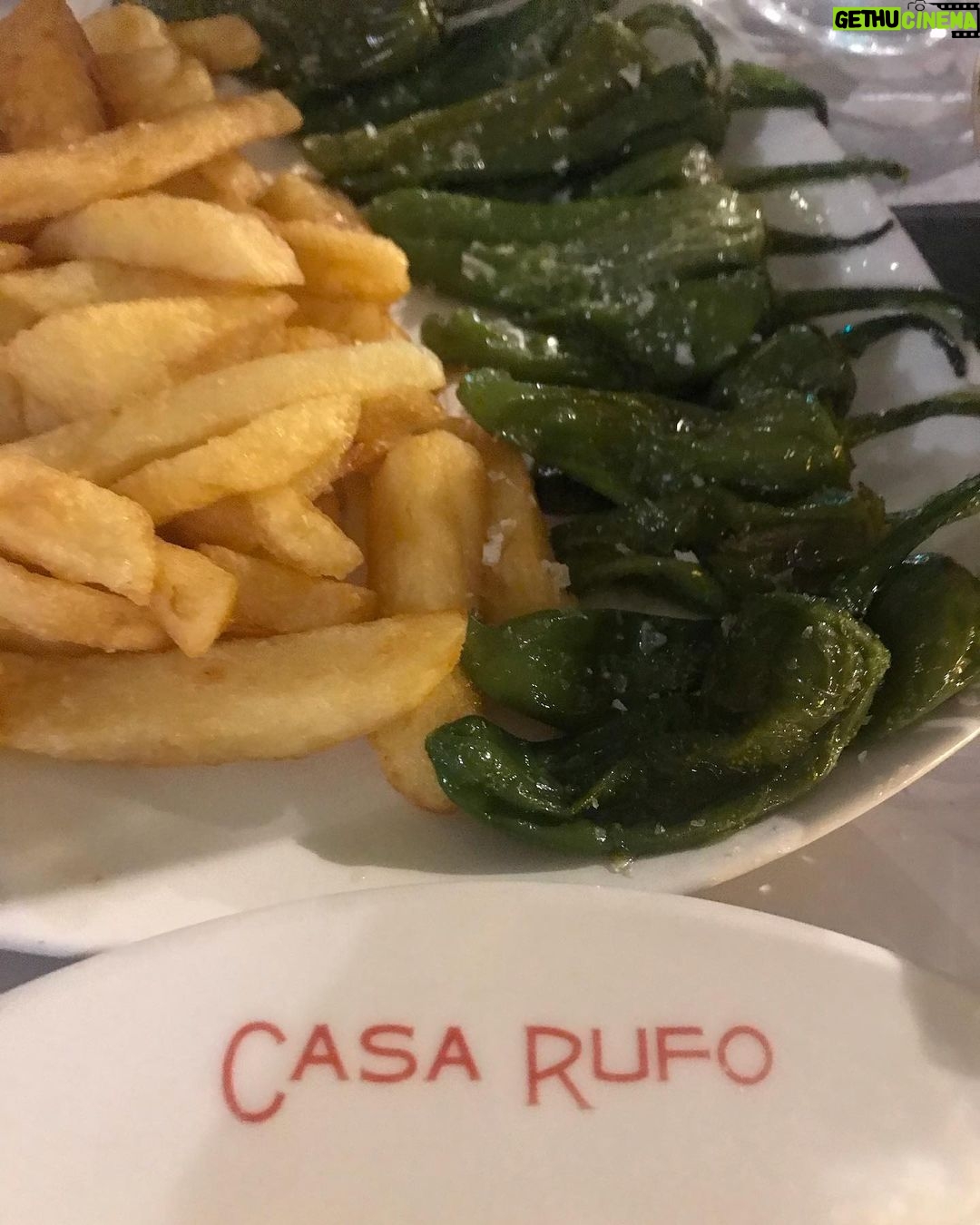 Manuela Velasco Instagram - Maite zaitut, Bilbo❤️ Cuánto me gusta Bilbao y qué bien me lo he pasado en la Aste Nagusia. Y qué ricas las croquetas de huevo de @casarufobilbao y las trufas de @arresebilbao1852 😋 #bilbao #bilbo #astenagusia #astenagusia2023