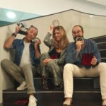 Manuela Velasco Instagram - Nos explota el corazón. Gracias al jurado de @k_lidoscopi_ac que ha considerado nuestro corto 24/SIETE merecedor de los premios de mejor guión (@lorenramis @santirequejo ) mejor cortometraje de ficción, mejor actor (@ramonbarea13 ) y mejor actriz 🙋🏼‍♀️ Lo que más felices nos hace es compartir estos premios con los verdaderos protagonistas de esta historia: los menores del sistema de protección y los profesionales que forman parte del proyecto @redes.afe Toda mi admiración y agradecimiento a las personas que se dedican al trabajo social, psicología, grupos de apoyo a las familias. Y a los menores del programa de acogimiento familiar especializado que he conocido este año y que me han enseñado tantas cosas. Mel, el mío es por y para ti y tu familia. Díselo a A de mi parte, por favor. #24siete #cineespañol #cortometraje Cullera, Valencia