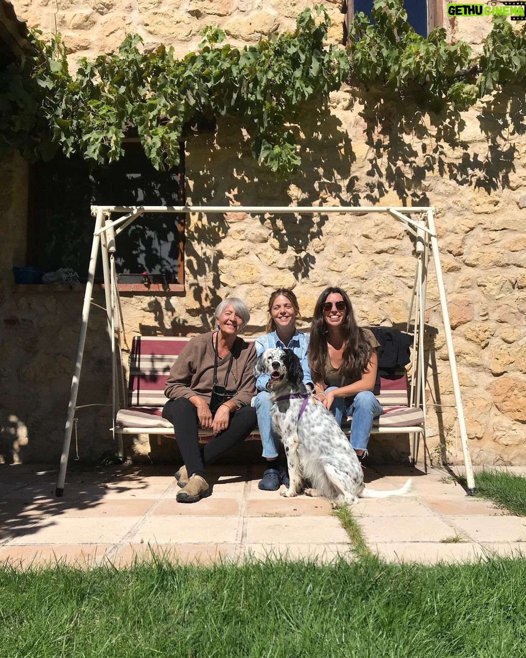 Manuela Velasco Instagram - ¡Qué alegría de finde! @machediez @2012velasco @carlota_velasco #pecas #colin 🙏🏻💚🏡