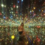 Manuela Velasco Instagram - EL INFINITO y Yayoi Kusama. Sala de espejos del infinito – Un deseo de felicidad humana llamando desde más allá del Universo. Infinity Mirrored Room- A Wish for Human Happiness Calling from Beyond the Universe. @museoguggenheim #yayoikusama Guggenheim Museo, Bilbao