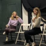 Manuela Velasco Instagram - Ensayos, café y gabardina. 90 páginas en pie. Quedan 36. Café arriba, café abajo, su poquito de frío polar, entrenando el coco, la memoria, calentando la sala de ensayos y la imaginación. Un delicado equilibrio. Me encanta el teatro. Y, ya os lo dije, las gabardinas también. Esta de @lacoste le ha chiflado a mi madre y me ha dicho que lo ponga y lo que dice mi madre es palabrita de diosa. #ensayos #undelicadoequilibrio #rehersals