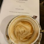 Manuela Velasco Instagram - Ensayos, café y gabardina. 90 páginas en pie. Quedan 36. Café arriba, café abajo, su poquito de frío polar, entrenando el coco, la memoria, calentando la sala de ensayos y la imaginación. Un delicado equilibrio. Me encanta el teatro. Y, ya os lo dije, las gabardinas también. Esta de @lacoste le ha chiflado a mi madre y me ha dicho que lo ponga y lo que dice mi madre es palabrita de diosa. #ensayos #undelicadoequilibrio #rehersals