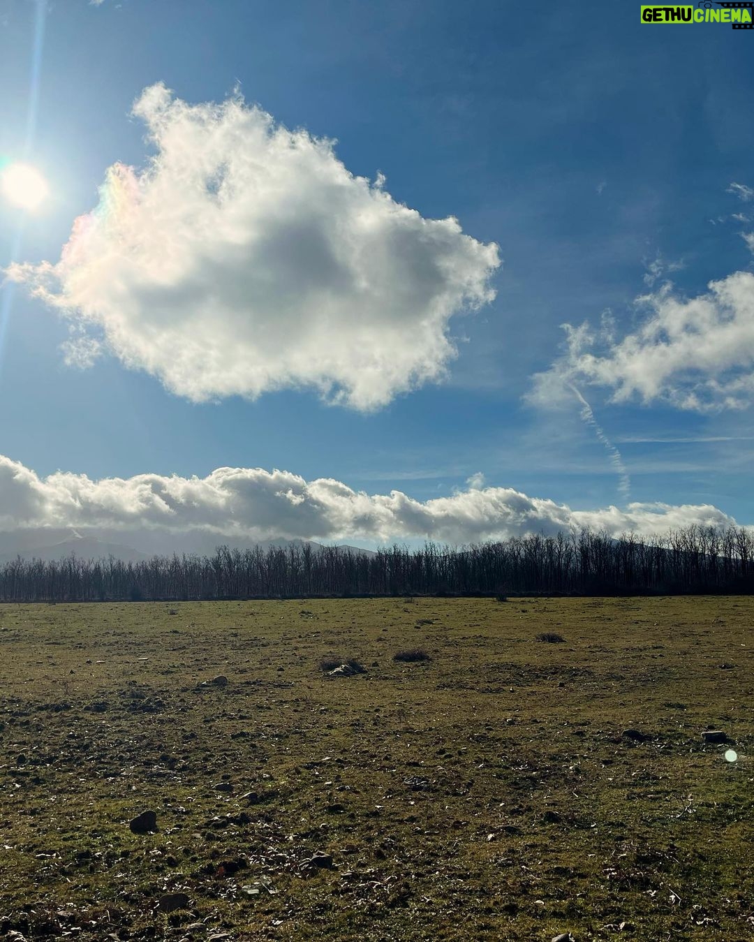 Manuela Velasco Instagram - La suerte de poder empezar el año con la familia, una sopa y un paseo por el campo. Y con la tranquilidad y la alegría de tener trabajo 🙏🏻 #bienvenido2024