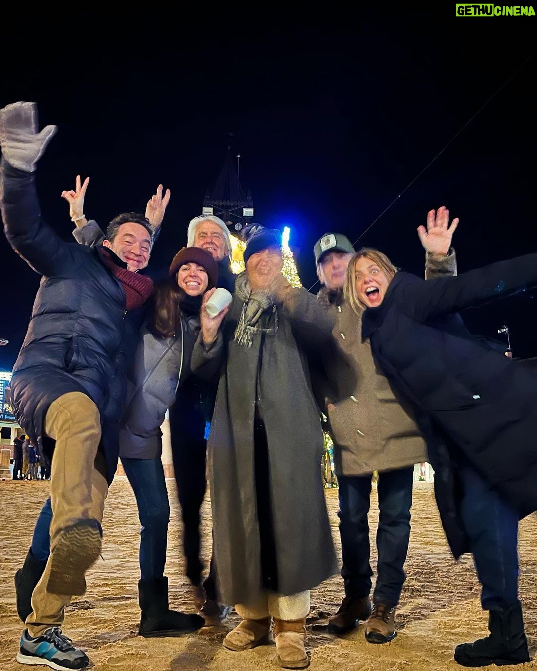 Manuela Velasco Instagram - La suerte de poder empezar el año con la familia, una sopa y un paseo por el campo. Y con la tranquilidad y la alegría de tener trabajo 🙏🏻 #bienvenido2024