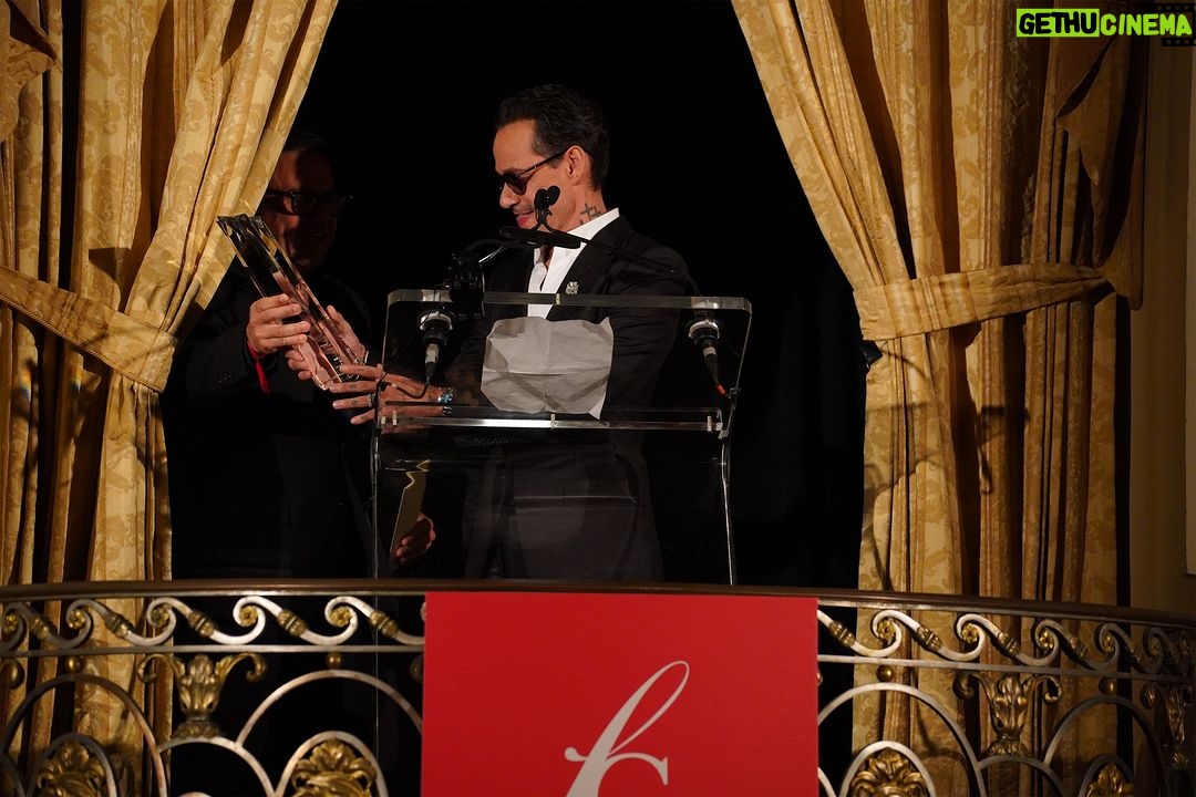 Marc Anthony Instagram - Thank you so much @fginyc for the Humanitarian Award at the #FGINightofStars2023 🏆❤️ Such an honor