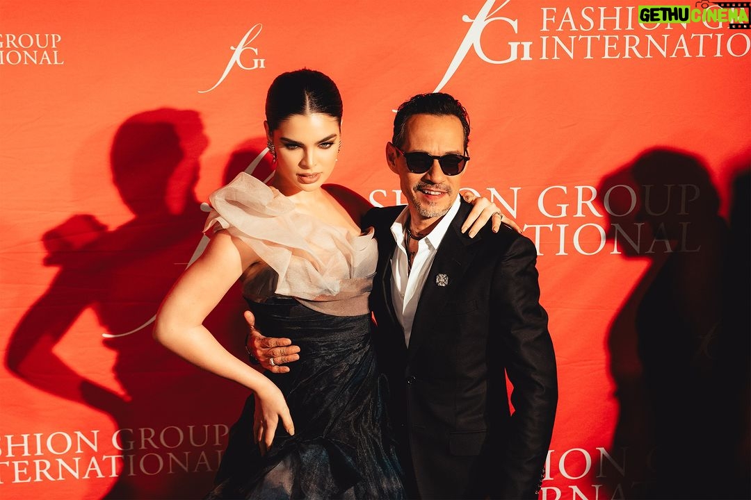 Marc Anthony Instagram - Thank you so much @fginyc for the Humanitarian Award at the #FGINightofStars2023 🏆❤️ Such an honor
